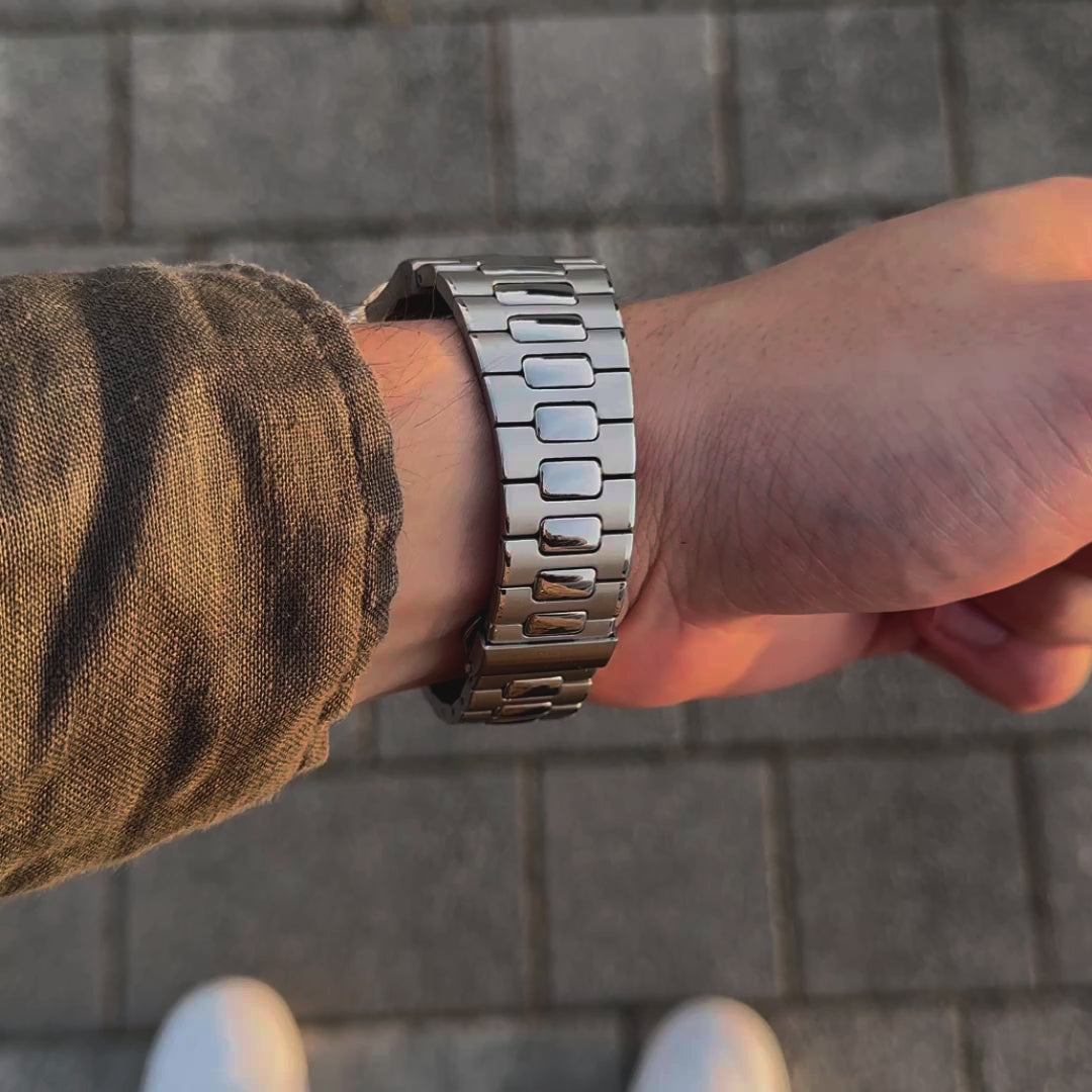 NAUTILUS BLACK OPEN HEART