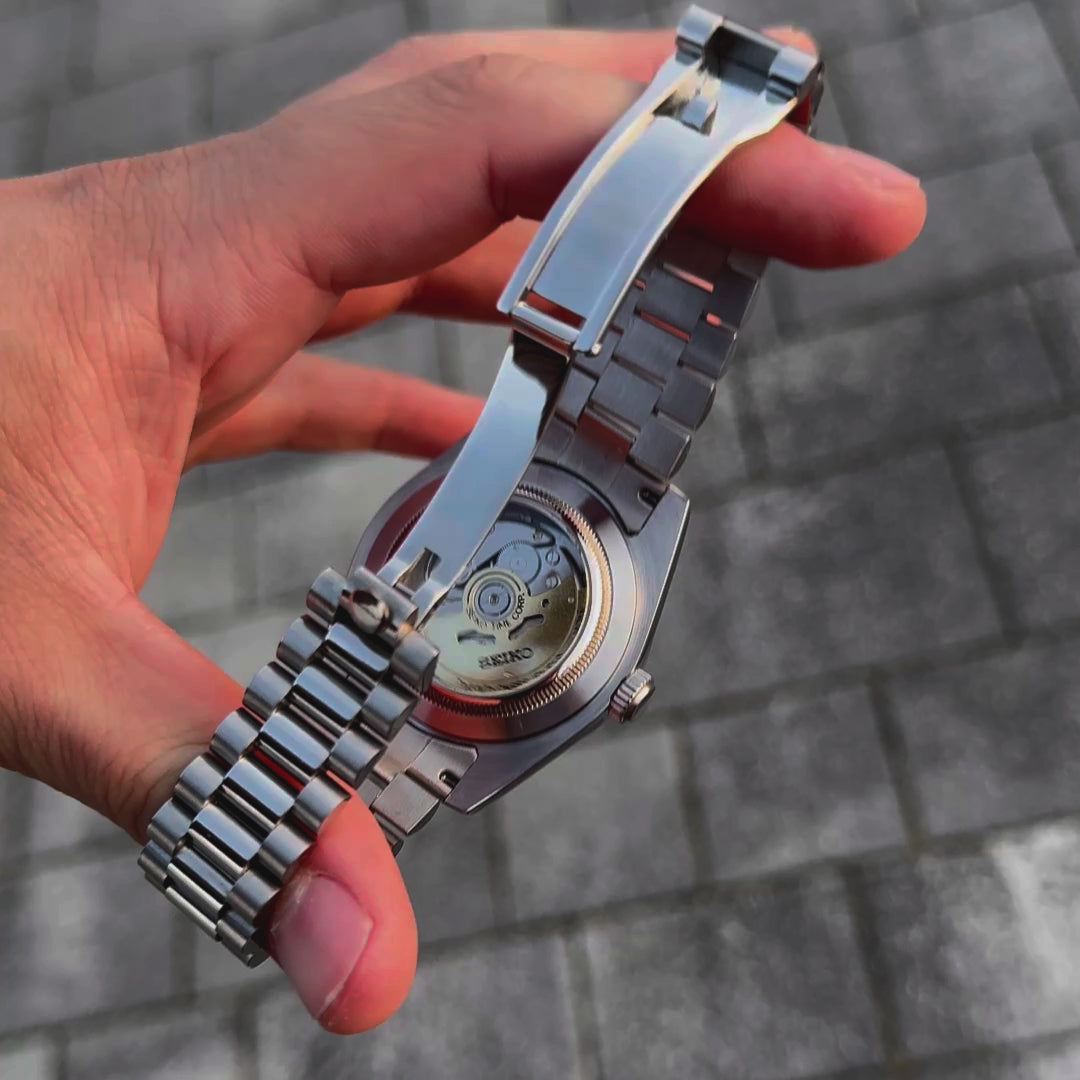 OYSTER PERPETUAL BLUE MOTIF